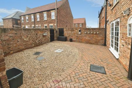 4 bedroom Terraced House for sale in Hennessey Court, Thorne, Doncaster, DN8