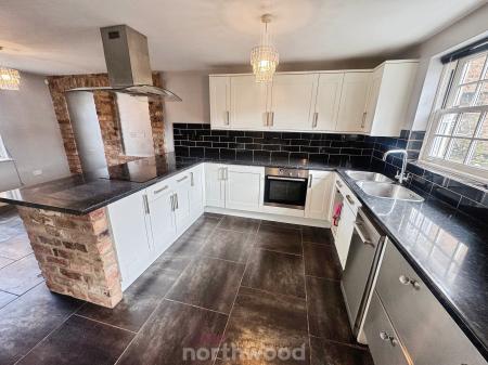 4 bedroom Terraced House for sale in Hennessey Court, Thorne, Doncaster, DN8