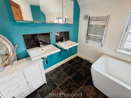 4 bedroom Terraced House for sale in Hennessey Court, Thorne, Doncaster, DN8