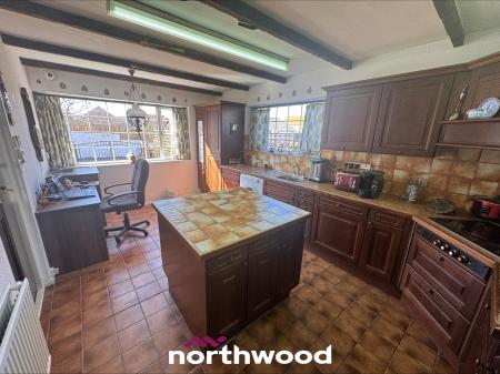 3 bedroom Detached house to let in Dirty Lane, Fishlake, Doncaster, DN7