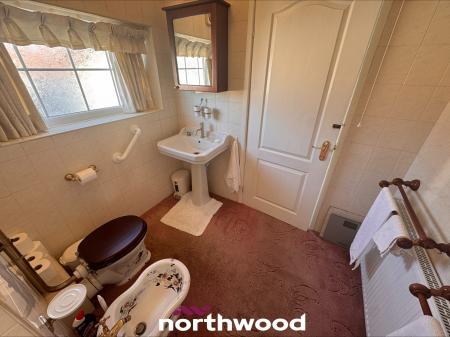 3 bedroom Detached house to let in Dirty Lane, Fishlake, Doncaster, DN7