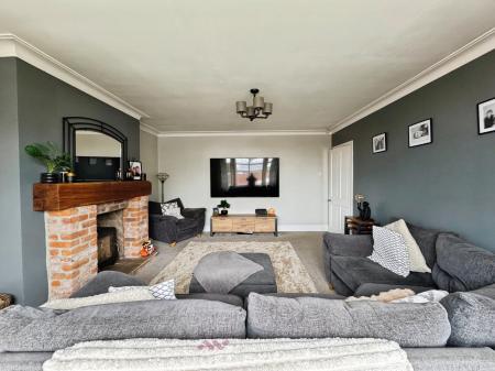 4 bedroom Detached house for sale in Inglenook Drive, Doncaster, Doncaster, DN8