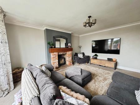4 bedroom Detached house for sale in Inglenook Drive, Doncaster, Doncaster, DN8