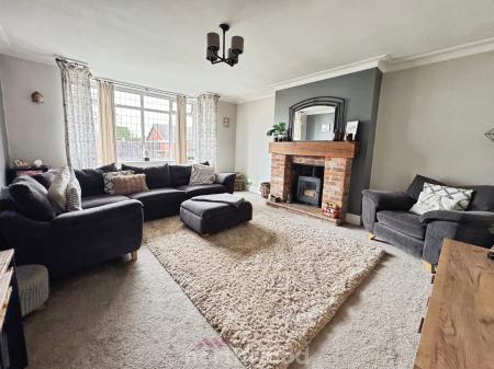 4 bedroom Detached house for sale in Inglenook Drive, Doncaster, Doncaster, DN8