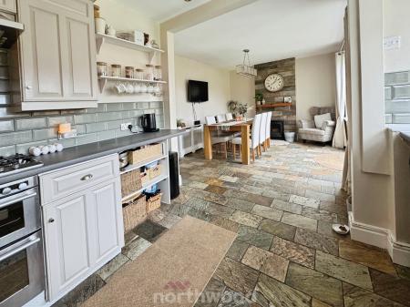 4 bedroom Detached house for sale in Inglenook Drive, Doncaster, Doncaster, DN8