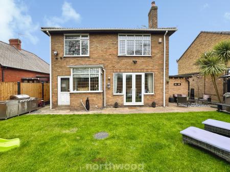 4 bedroom Detached house for sale in Inglenook Drive, Doncaster, Doncaster, DN8