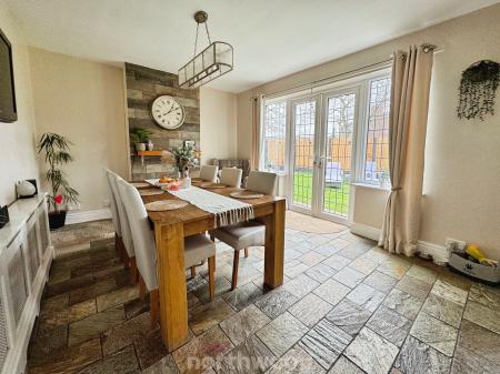 4 bedroom Detached house for sale in Inglenook Drive, Doncaster, Doncaster, DN8