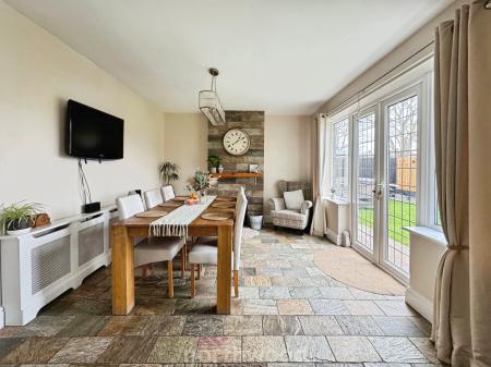 4 bedroom Detached house for sale in Inglenook Drive, Doncaster, Doncaster, DN8