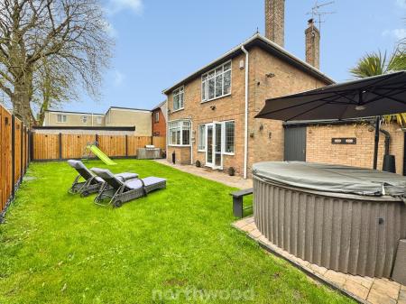 4 bedroom Detached house for sale in Inglenook Drive, Doncaster, Doncaster, DN8