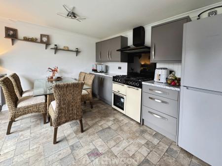 3 bedroom Semi-detached house for sale in Bloomhill Court, Moorends, Doncaster, DN8