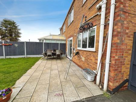 3 bedroom Semi-detached house for sale in Bloomhill Court, Moorends, Doncaster, DN8