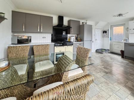 3 bedroom Semi-detached house for sale in Bloomhill Court, Moorends, Doncaster, DN8