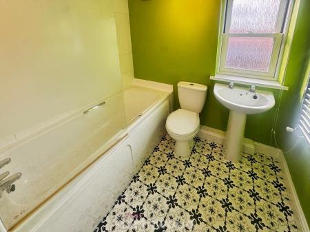 3 bedroom Semi-detached house for sale in Rainbow Close, Thorne, Doncaster, DN8