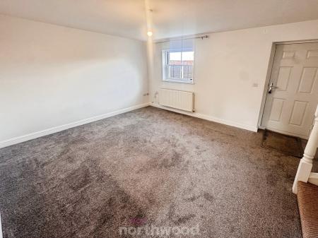 3 bedroom Semi-detached house for sale in Rainbow Close, Thorne, Doncaster, DN8