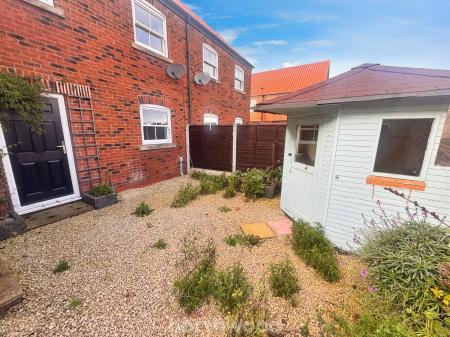 3 bedroom Semi-detached house for sale in Rainbow Close, Thorne, Doncaster, DN8