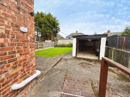 3 bedroom Semi-detached house for sale in Bloomhill Close, Moorends, Doncaster, DN8