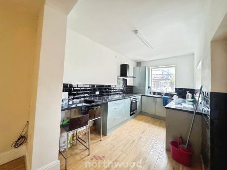 2 bedroom Terraced House for sale in Plantation Road, Thorne, Doncaster, DN8