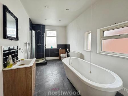 2 bedroom Terraced House for sale in Plantation Road, Thorne, Doncaster, DN8