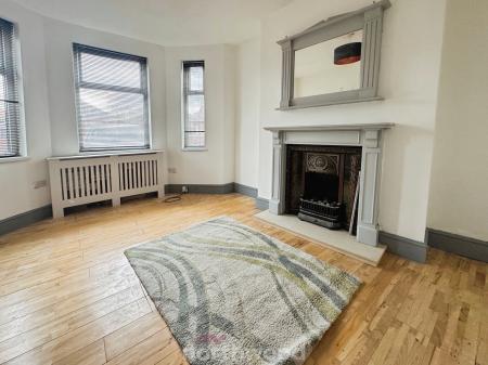 2 bedroom Terraced House for sale in Plantation Road, Thorne, Doncaster, DN8