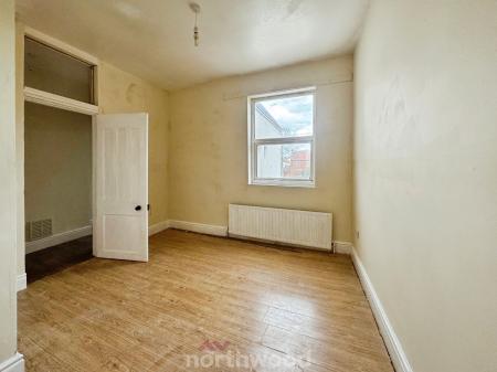 2 bedroom Terraced House for sale in Plantation Road, Thorne, Doncaster, DN8