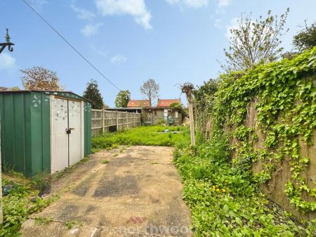 2 bedroom Terraced House for sale in Plantation Road, Thorne, Doncaster, DN8