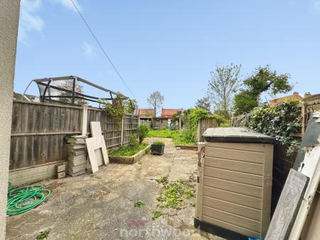 2 bedroom Terraced House for sale in Plantation Road, Thorne, Doncaster, DN8