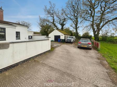 3 bedroom End of terrace house to let in Trundle Lane, Fishlake, Doncaster, DN7