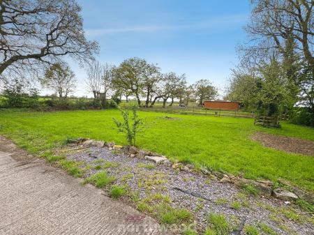 3 bedroom End of terrace house to let in Trundle Lane, Fishlake, Doncaster, DN7