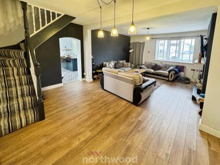 3 bedroom End of terrace house to let in Trundle Lane, Fishlake, Doncaster, DN7