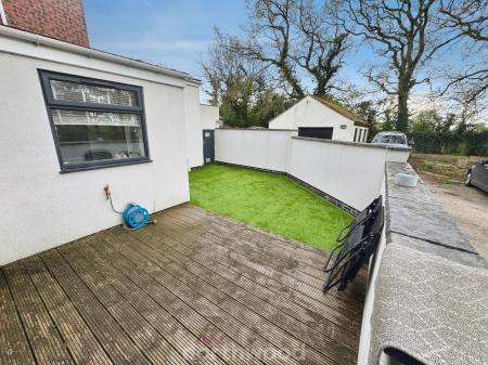 3 bedroom End of terrace house to let in Trundle Lane, Fishlake, Doncaster, DN7