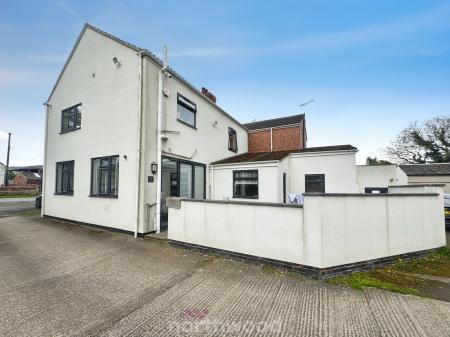 3 bedroom End of terrace house to let in Trundle Lane, Fishlake, Doncaster, DN7