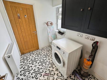 3 bedroom End of terrace house to let in Trundle Lane, Fishlake, Doncaster, DN7