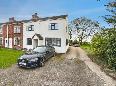 3 bedroom End of terrace house to let in Trundle Lane, Fishlake, Doncaster, DN7