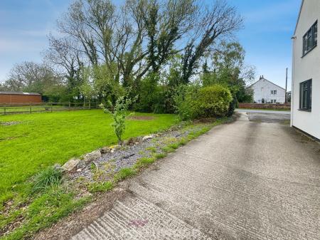 3 bedroom End of terrace house to let in Trundle Lane, Fishlake, Doncaster, DN7