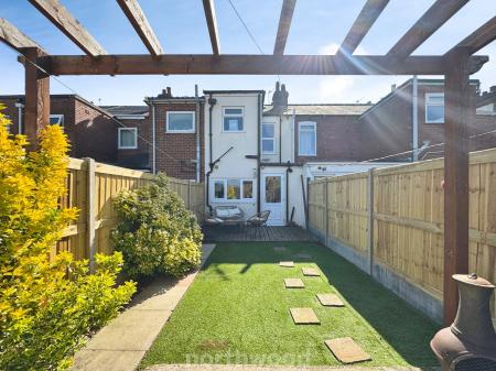 2 bedroom Terraced House for sale in Portland Street, Rawcliffe Bridge, DN14
