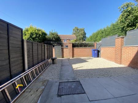 2 bedroom Terraced House to let in Ellison Street, Thorne, DN8