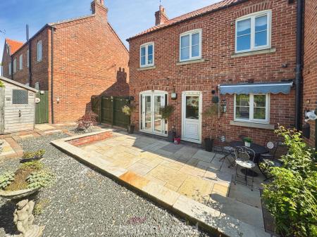 3 bedroom Link detached house for sale in Waverley Court, Thorne, Doncaster, DN8
