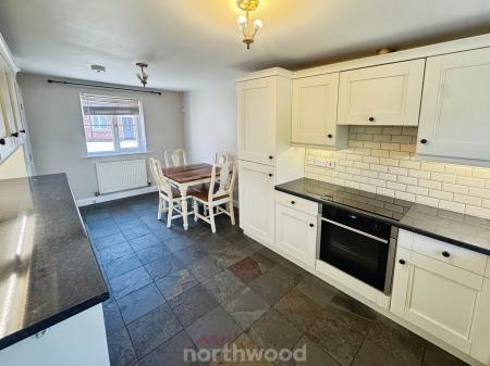 3 bedroom Link detached house for sale in Waverley Court, Thorne, Doncaster, DN8