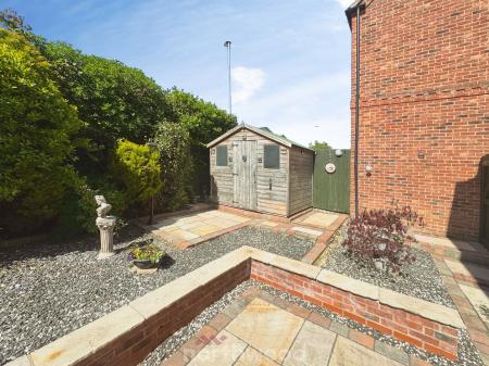 3 bedroom Link detached house for sale in Waverley Court, Thorne, Doncaster, DN8