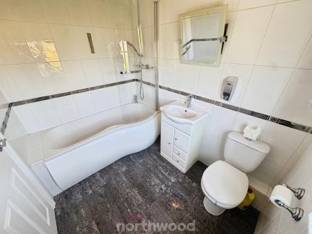 3 bedroom Link detached house for sale in Waverley Court, Thorne, Doncaster, DN8