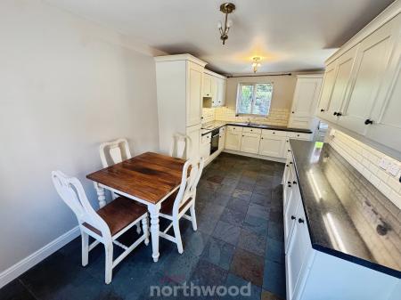 3 bedroom Link detached house for sale in Waverley Court, Thorne, Doncaster, DN8