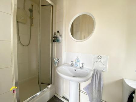 1 bedroom Flat to let in King Street, Thorne, Doncaster, DN8