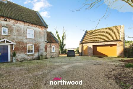 4 bedroom Detached house for sale in Main Street, Reedness, Goole, DN14