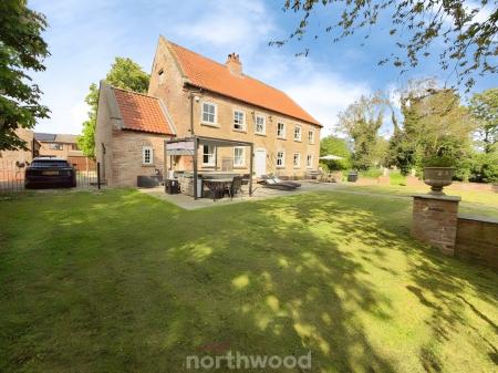 4 bedroom Detached house for sale in Main Street, Reedness, Goole, DN14