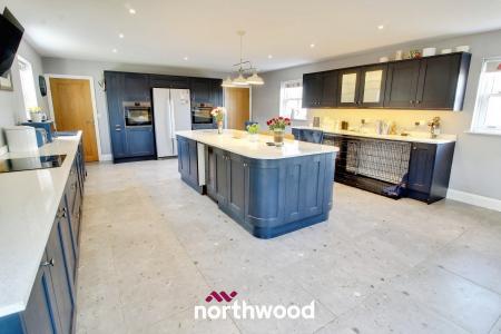 4 bedroom Detached house for sale in Main Street, Reedness, Goole, DN14