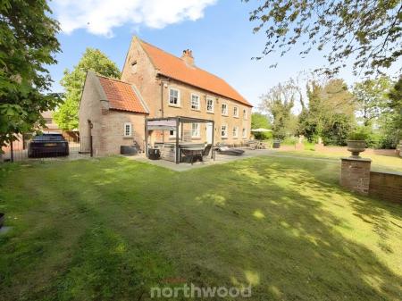 4 bedroom Detached house for sale in Main Street, Reedness, Goole, DN14