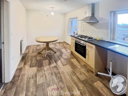 2 bedroom Flat to let in Rainbow Close, Thorne, DN8