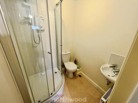 2 bedroom Flat to let in Rainbow Close, Thorne, DN8