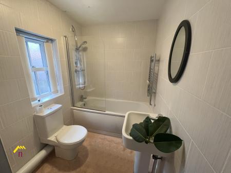 2 bedroom Flat to let in Rainbow Close, Thorne, DN8