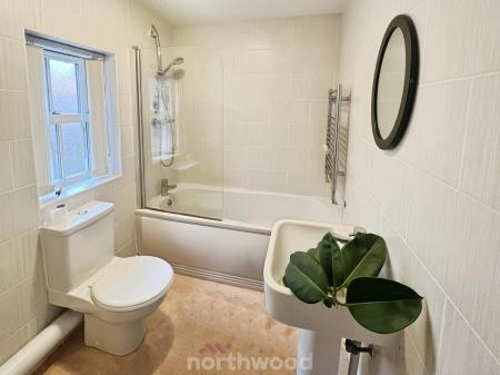 2 bedroom Flat to let in Rainbow Close, Thorne, DN8